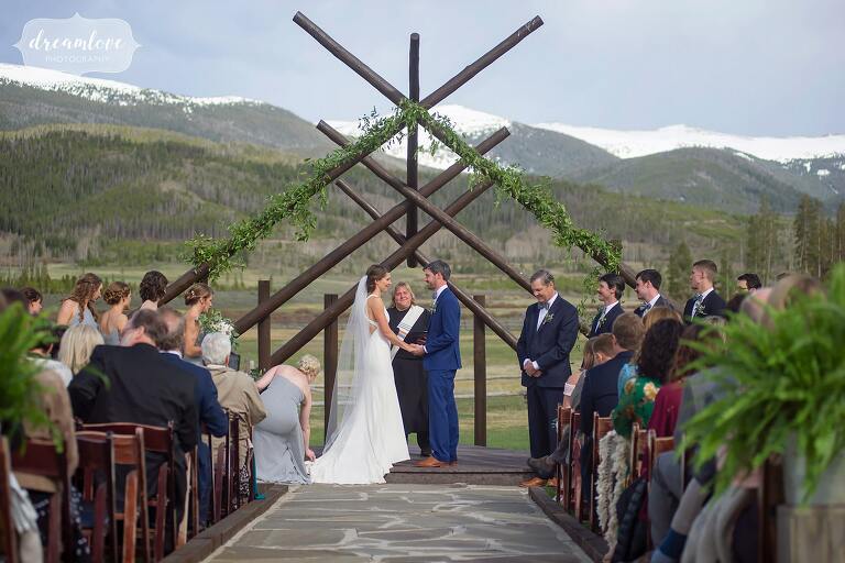 Picturesque Colorado ranch wedding venue with angled beams backdrop.