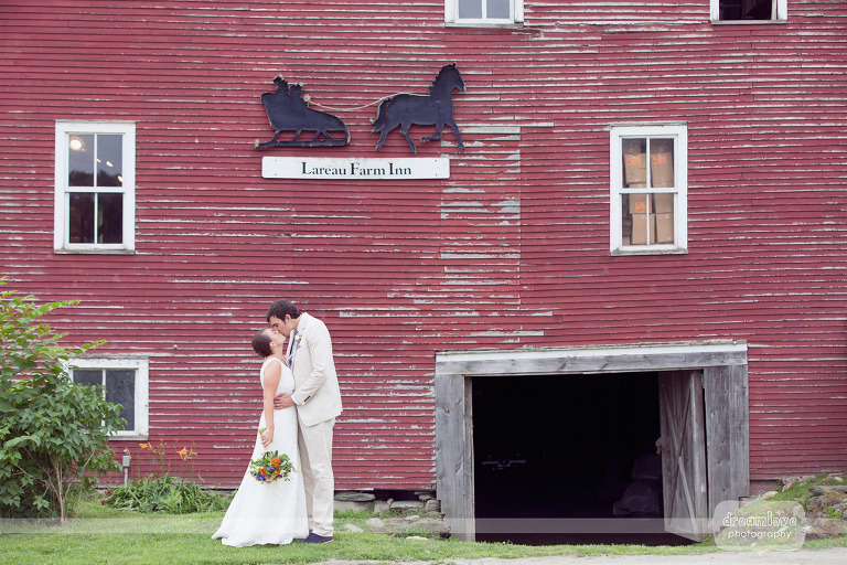 mad-river-vt-barn-wedding-15