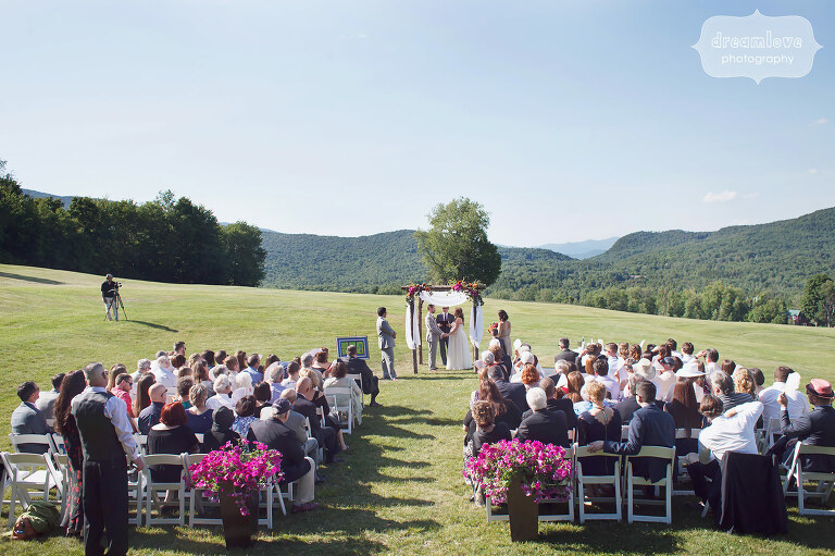 An outdoor June wedding ceremony at the Sugarbush Resort in VT.