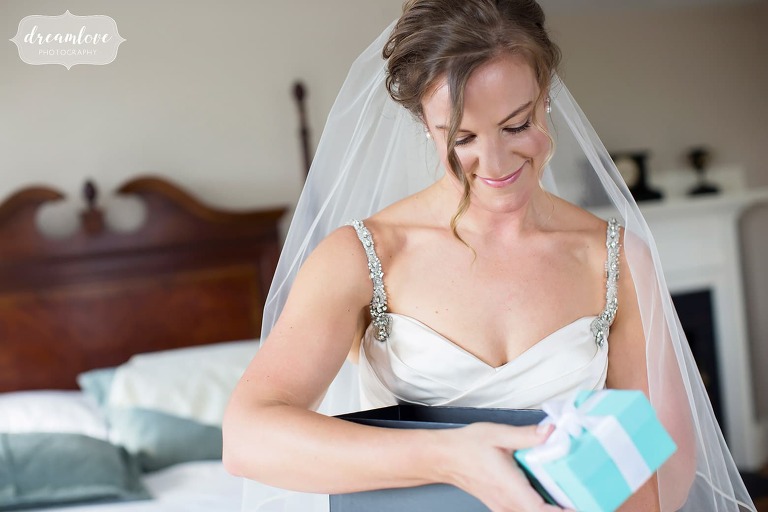 Candid wedding photography of bride reading letter.