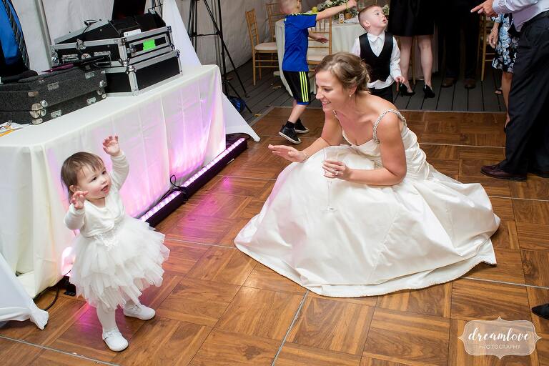 Bride dancing with flower girl at VT wedding.