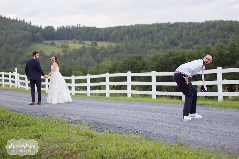 Hilarious best man photobombs bride and groom at Warfield House.