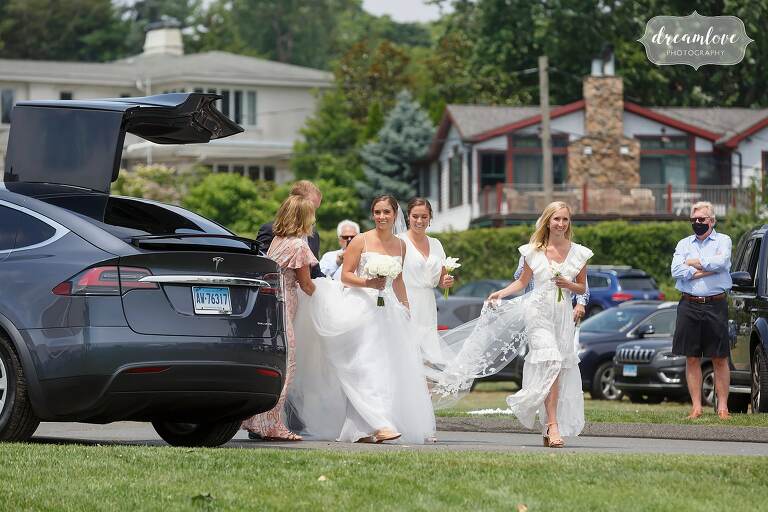 Bride arrives via Tesla SUV for this CT beach wedding at Woodway.